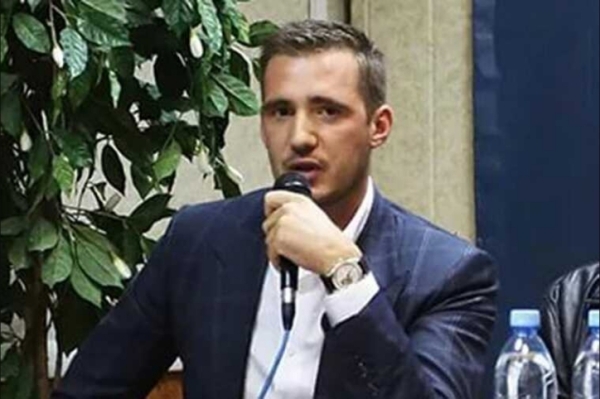 Вице-спикер Госдумы Петр Толстой считает, что Артем Дюмин держит дистанцию ради сохранения рейтинга